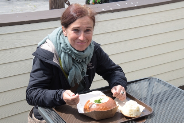 Clamchowder im Brot