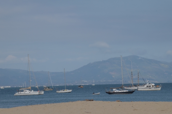 gilt den Bergen am Horizont