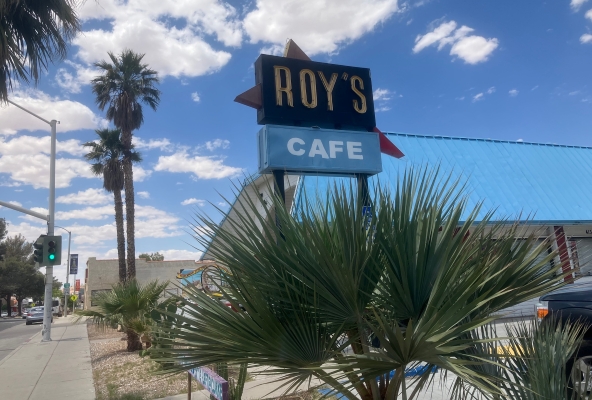 Auch in Roy's Café