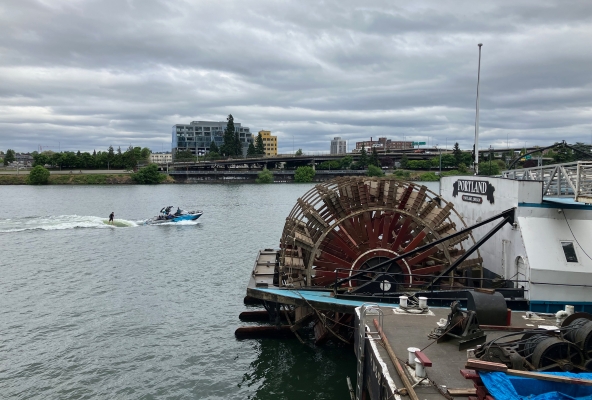 Schifffahrt alt und modern